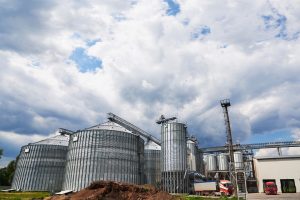 Aluguel de gerador de energia para silos e armazéns de grãos: por que vale a pena?